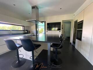 Vente Maison individuelle 6 pièces 198 m² Saint-Genis-Pouilly 01630