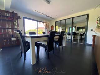Vente Maison individuelle 6 pièces 198 m² Saint-Genis-Pouilly 01630