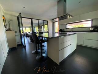 Vente Maison individuelle 6 pièces 198 m² Saint-Genis-Pouilly 01630