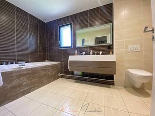 Vente Maison individuelle 6 pièces 198 m² Saint-Genis-Pouilly 01630