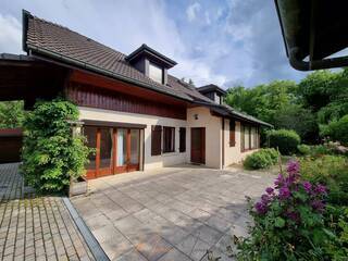 Location Maison 8 pièces 186 m² Divonne-les-Bains 01220