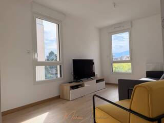 Buy Apartment 4 rooms 80 m² Saint-Genis-Pouilly 01630