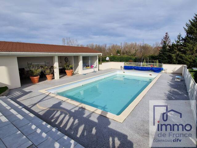 Vente maison villa 6 pièces 200 m² à Saint-Cyprien (42160) - PLAINE DU FOREZ