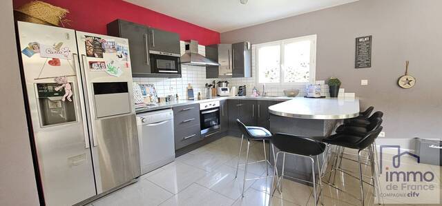 Vente Maison villa 6 pièces 144.37 m² Saint-Maurice-en-Gourgois 42240