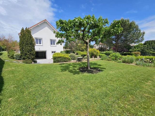 Rent House villa 4 rooms 142 m² Montbrison 42600