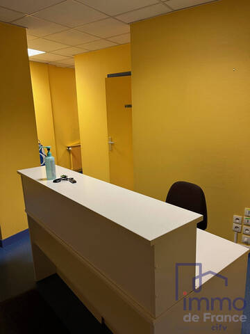 Vente Local bureau 5 pièces 97 m² Le Puy-en-Velay 43000
