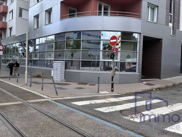 Vente Local bureau 15 pièces 750 m² Saint-Étienne 42000