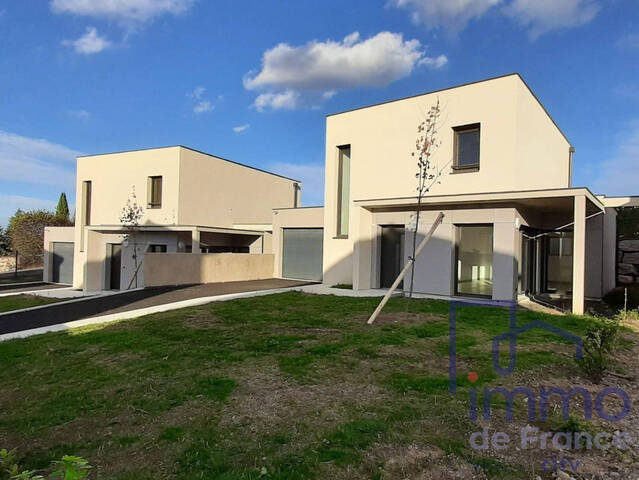 Vente Maison villa 4 pièces 114.5 m² Saint-Bonnet-les-Oules 42330