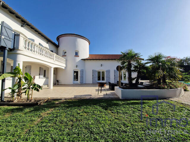 Vente Maison villa 8 pièces 280 m² Saint-Cyprien 42160