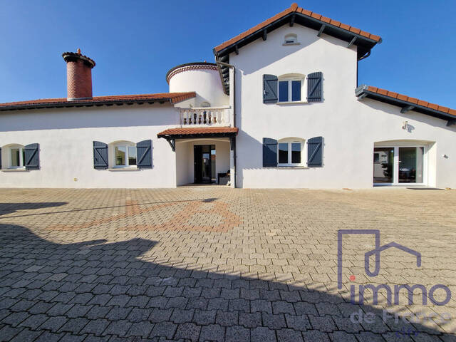 Vente Maison villa 8 pièces 280 m² Saint-Cyprien 42160