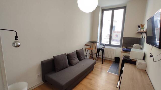Rent Apartment studio 1 room 14 m² Saint-Étienne 42000 HYPER CENTRE