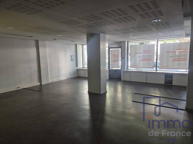 Vente Local commercial 95 m² Saint-Chamond 42400