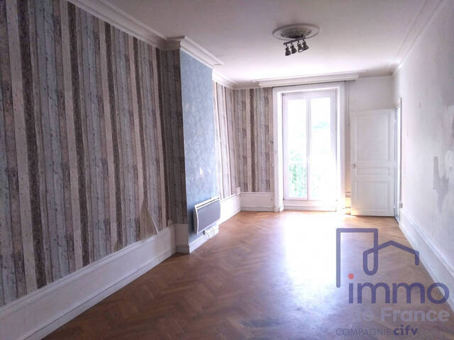 Vente Appartement 2 pièces 77 m² Le Puy-en-Velay 43000