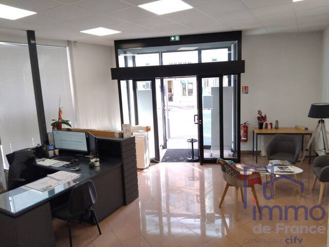 Vente Local commercial 4 pièces 77.84 m² Le Puy-en-Velay 43000