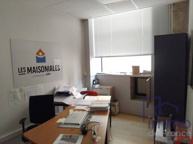Vente Local commercial 4 pièces 77.84 m² Le Puy-en-Velay 43000