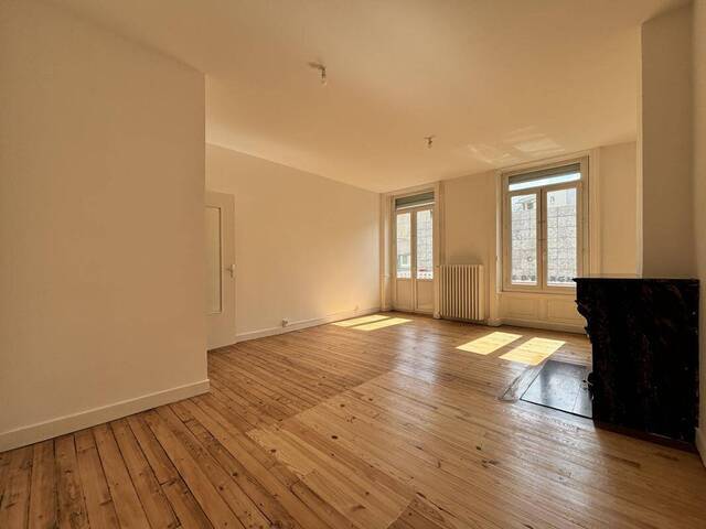 Location Appartement t3 98 m² Saint-Genest-Lerpt 42530