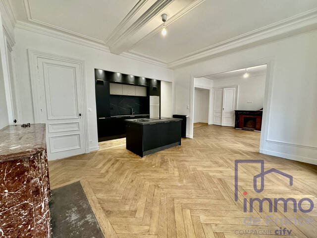 Vente Appartement 6 pièces 155 m² Saint-Étienne 42000