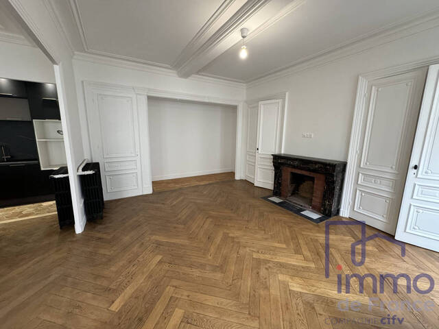 Vente Appartement 6 pièces 155 m² Saint-Étienne 42000
