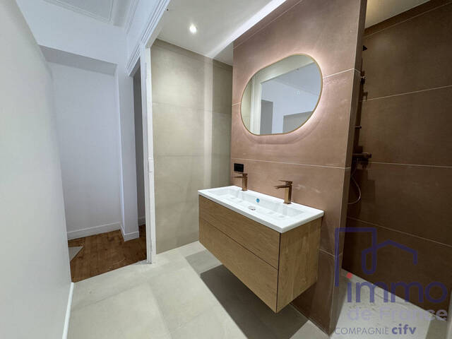 Vente Appartement 6 pièces 155 m² Saint-Étienne 42000