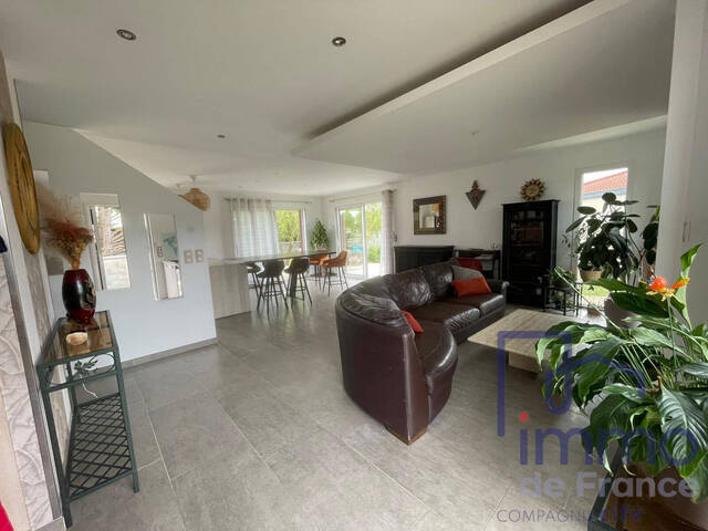 Vente Maison 5 pièces 106 m² Sury-le-Comtal 42450