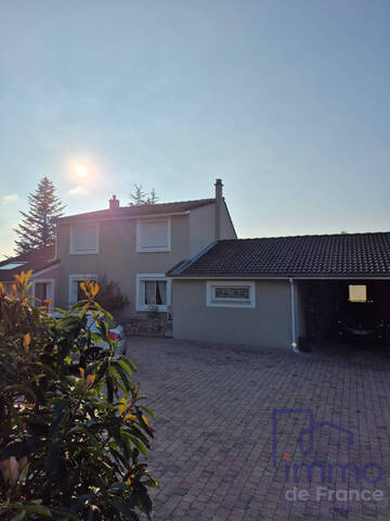 Vente Maison traditionnelle 8 pièces 153 m² Saint-Bonnet-les-Oules 42330