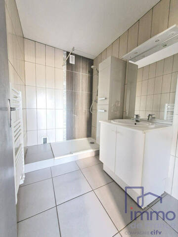 Sale Apartment 3 rooms 73.37 m² Villars 42390