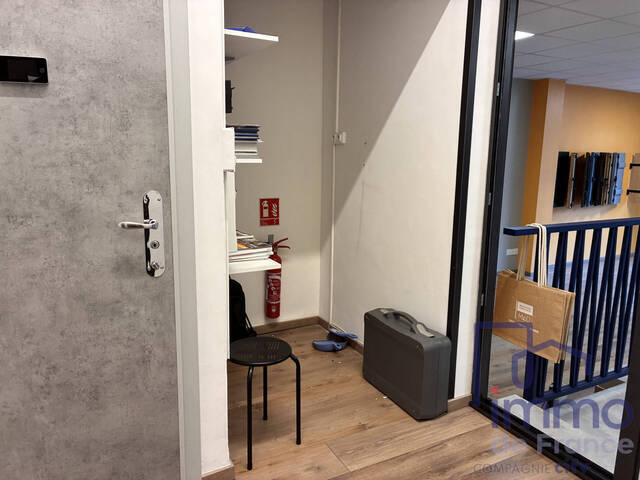 Sale Professional premises local commercial 75 m² L' Horme 42152