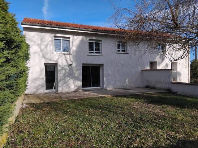 Location Appartement t6 et plus 130 m² Saint-Genest-Lerpt 42530