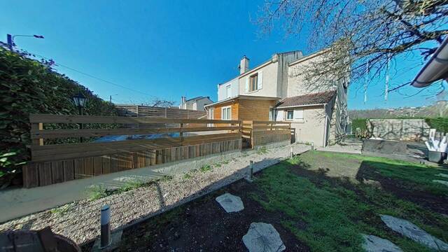 Location Maison 5 pièces 109 m² Le Chambon-Feugerolles 42500