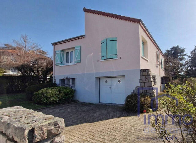 Vente Maison 6 pièces 122 m² Saint-Priest-en-Jarez 42270