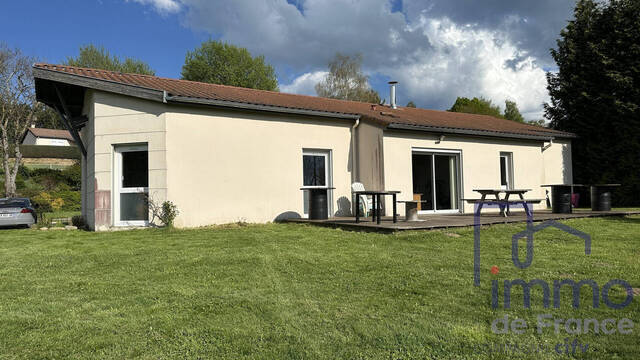 Vente Local bureau 163 m² Saint-Just-Malmont 43240