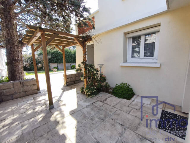 Vente Maison villa 8 pièces 217.68 m² Saint-Just-Saint-Rambert 42170