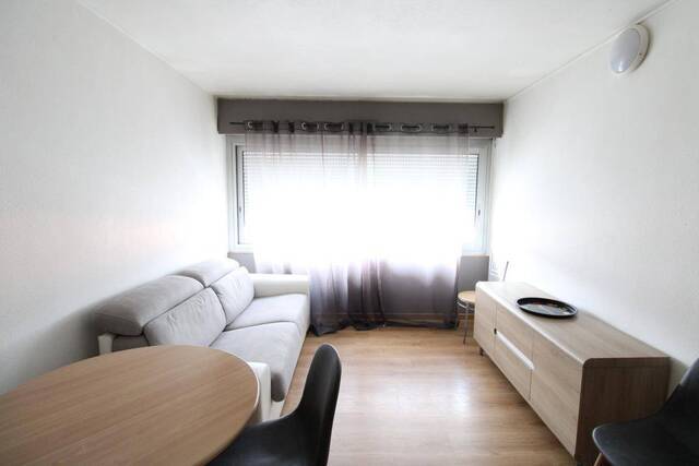 Rent Apartment studio 1 room 23 m² Le Puy-en-Velay 43000