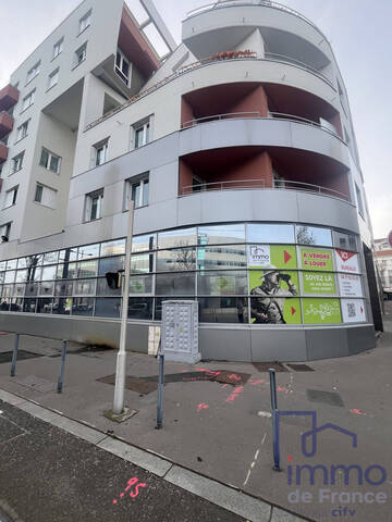 Vente Local bureau 10 pièces 485 m² Saint-Étienne 42000