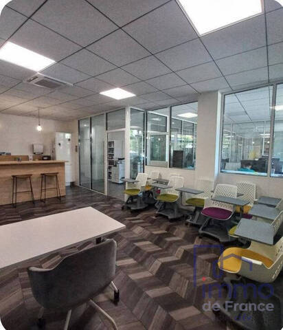 Vente Local bureau 209 m² Veauche 42340