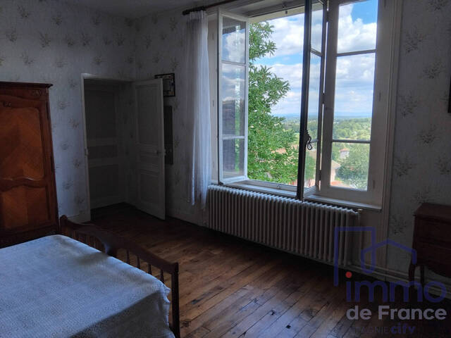 Vente Maison ancienne 5 pièces 184.8 m² Saint-Germain-Laval 42260