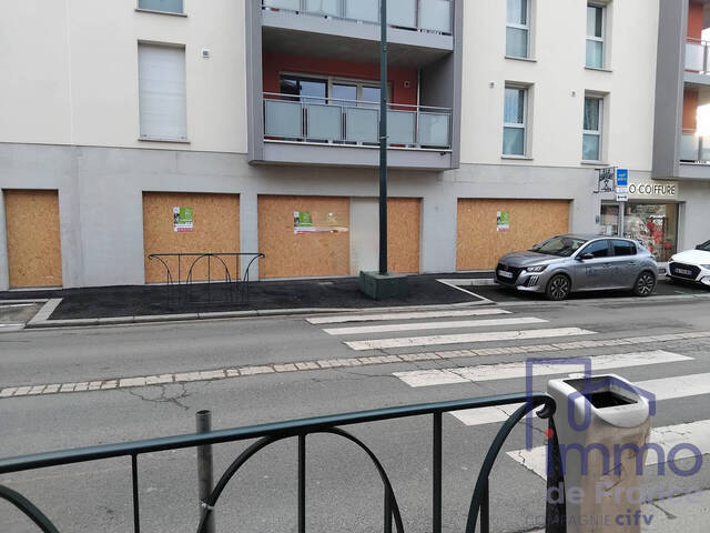 Vente Local commercial 120.2 m² Savigneux 42600