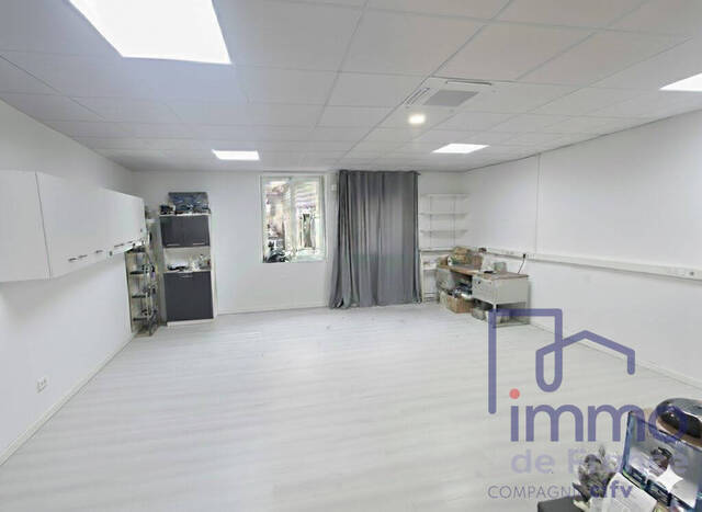 Vente Local commercial 90 m² Le Chambon-Feugerolles 42500