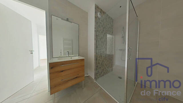 Sale Apartment 3 rooms 65 m² Saint-Genest-Lerpt 42530