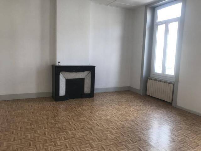 Location Appartement t3 79 m² Saint-Genest-Lerpt 42530