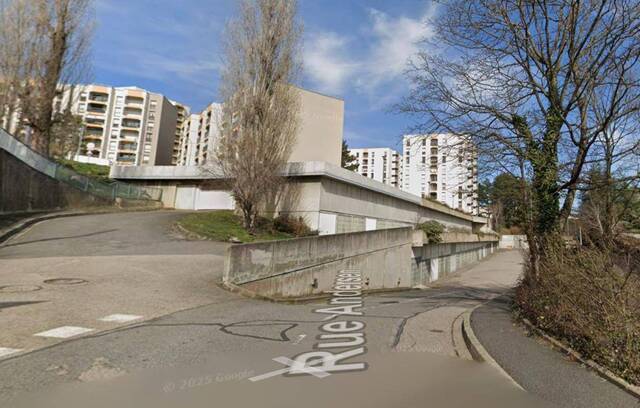 Location Parking garage individuel Saint-Étienne 42100 LA COTONNE