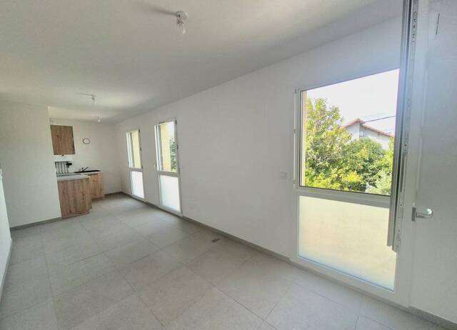 Location Appartement studio 1 pièce 28 m² Veauche 42340