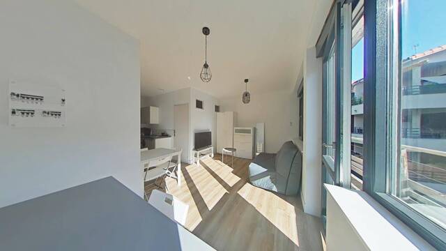 Location Appartement studio 1 pièce 24 m² Saint-Étienne 42100