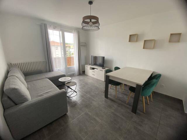 Location Appartement t3 4 pièces 52 m² Vals-près-le-Puy 43750