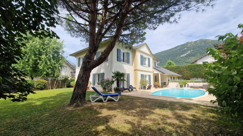 Vente Maison 7 pièces 223 m² Challes-les-Eaux 73190