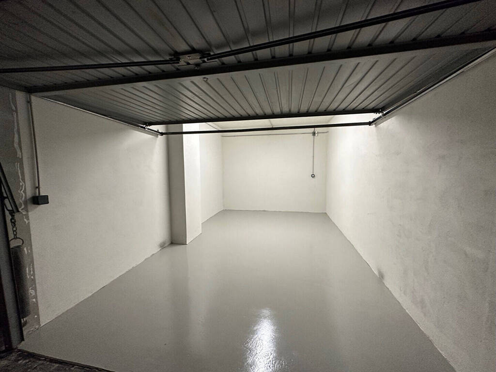 Location professionnel Parking / box Chambéry 73000