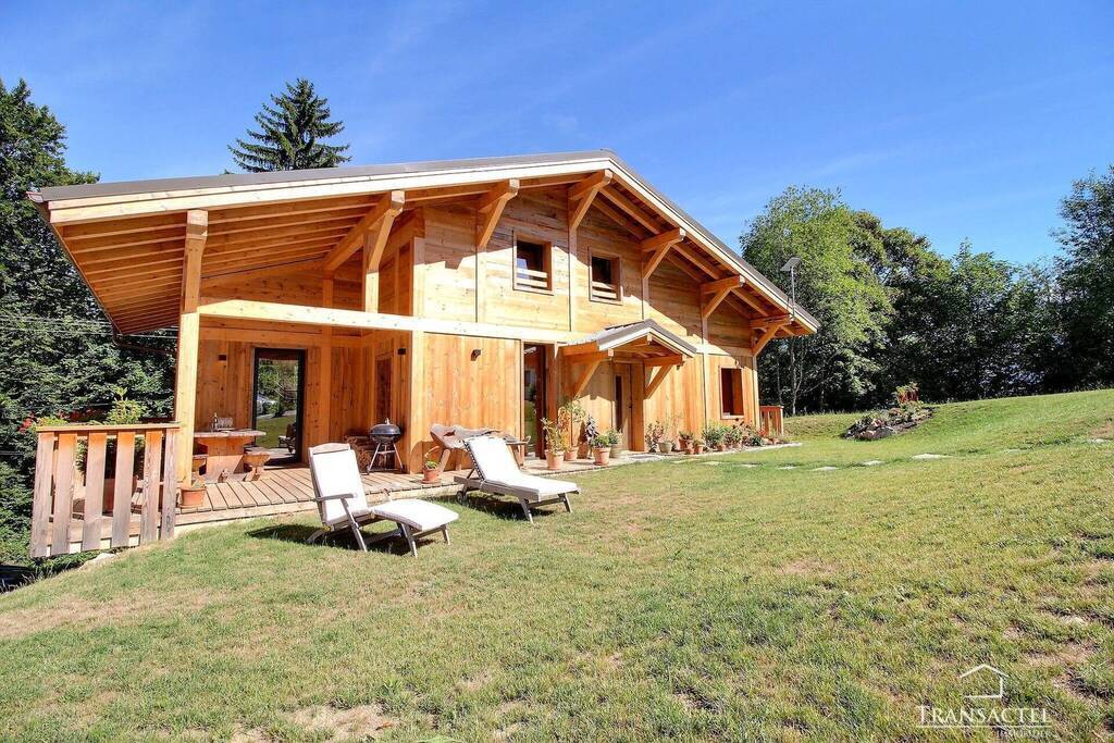 Buy House or Chalet chalet 7 rooms 236 m² Saint-Gervais-les-Bains 74170 Hameau