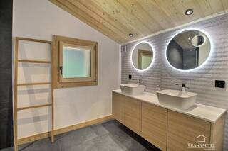 Buy House or Chalet chalet 7 rooms 269 m² Saint-Gervais-les-Bains 74170 Proche centre