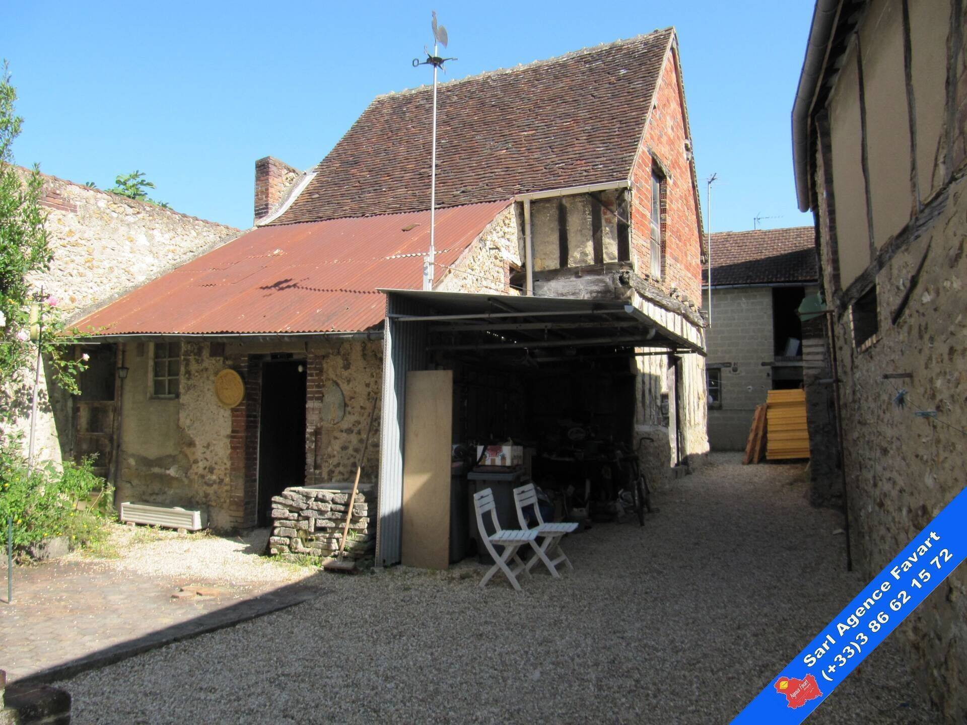 Vente Maison SaintJulienduSault 7 pièces 134 m²