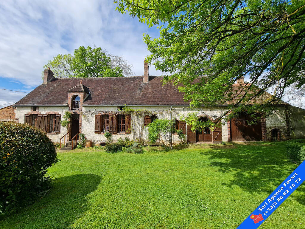 Vente Maison propriete Saint-Maurice-le-Vieil 10 pièces 250 m²